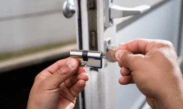 Cambio de cerraduras en Sevilla con bombines antibumping